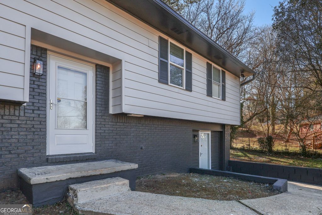 Photo of 371 Roxbury Drive, Riverdale, GA 30274 (MLS # 10687184)