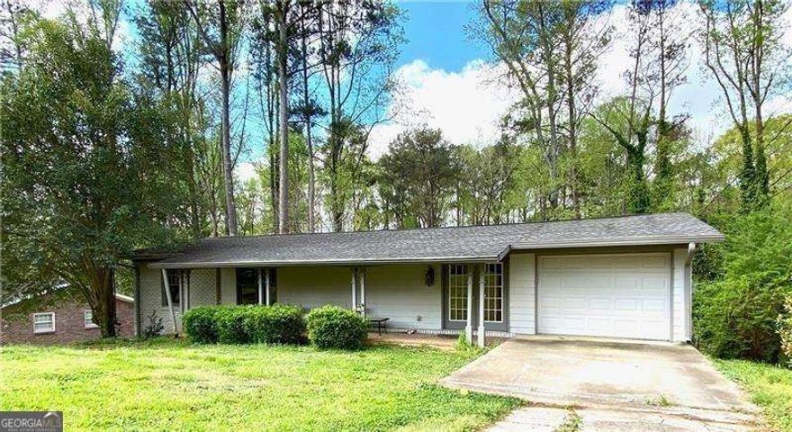 Location! Location! Location! Award-winning school districts. Beautiful brick ranch in HOT Brookhaven! Open floorpan, large vaulted Family Room with sliding doors leading to an extra large deck overlooking a private backyard. Remodeled and updated with new interior & exterior paint, decorative light fixtures & hardwood floors. Close to Blackburn Park, shopping & restaurants. A MUST SEE!