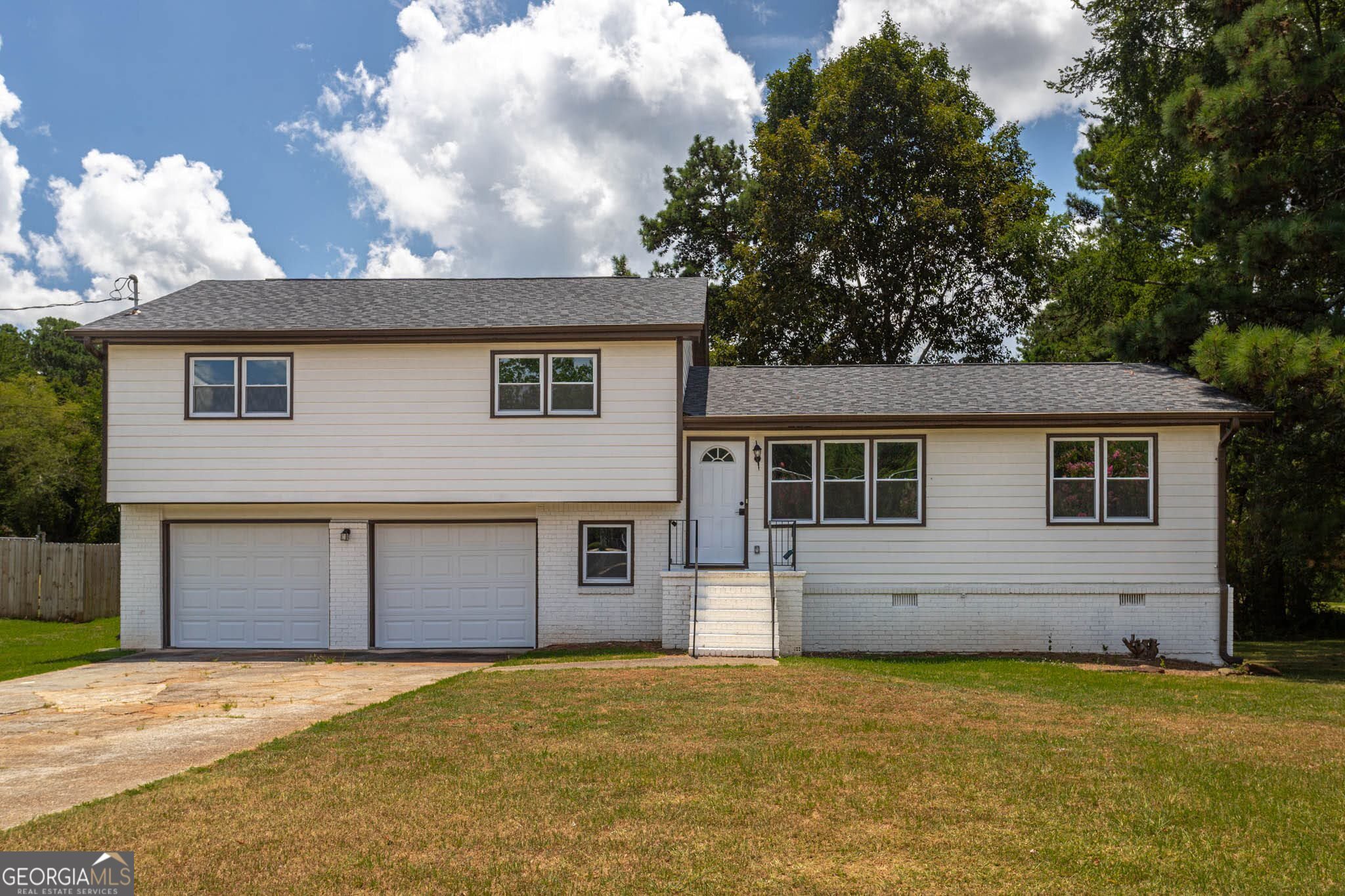 Welcome to this gorgeous 3bed/2bath split level house with huge room behind the garage, that can be converted to the 4th bedroom. Great location. Close to shopping and entertainment, minutes from I-78. Walking distance from Mountain View elementary and the park. This house has been completely renovated about 3 years ago, The roof, sidings, windows, kitchen , bathrooms, floors, etc. It has been rented after that and now it's still in move in condition. It sits on a large, level lot. NO HOA.