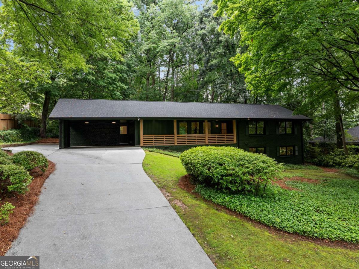 2356 Sherbrooke DR NE