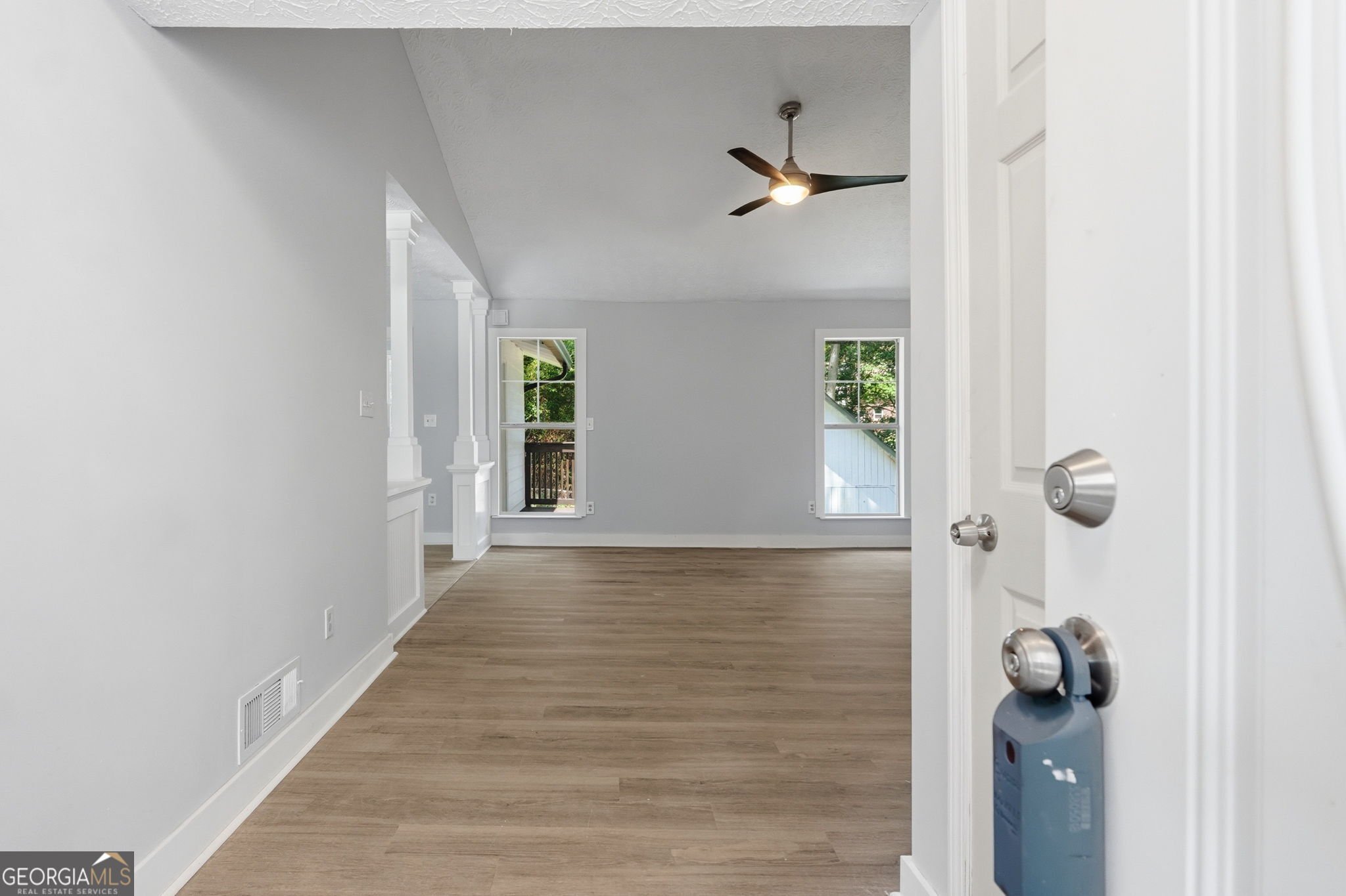 1445 Diplomat DR