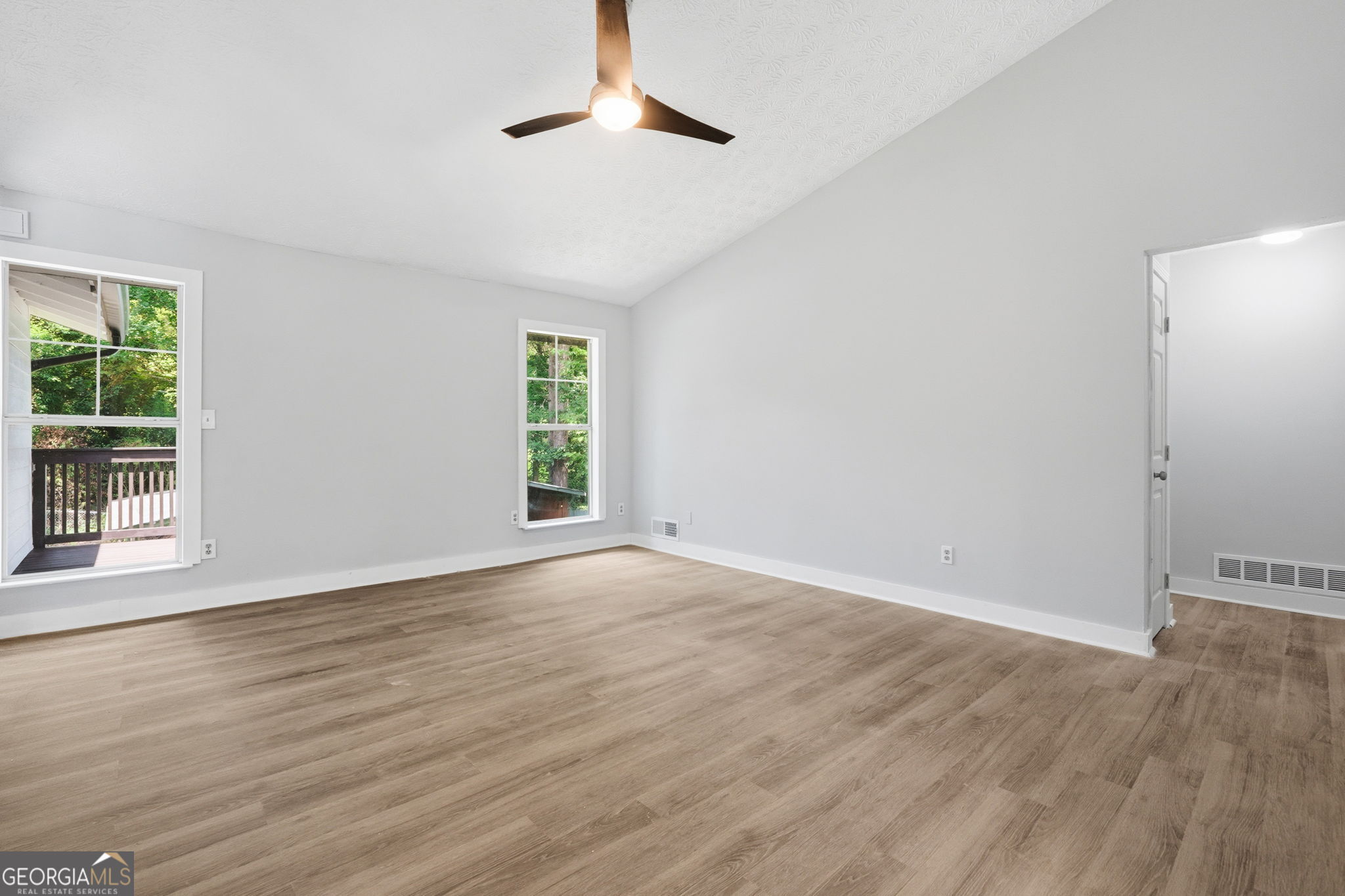1445 Diplomat DR