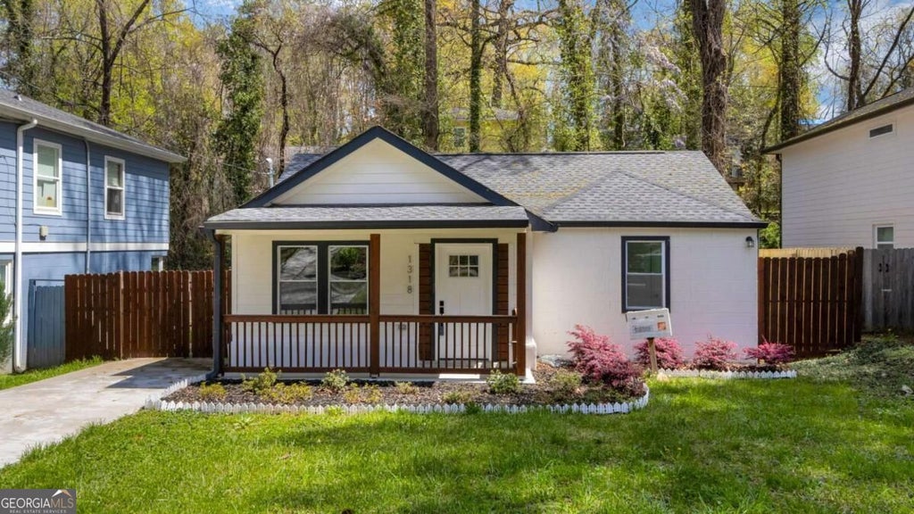 Photo of 1318 Graymont Drive SW, Atlanta, GA 30310 (MLS # 10868306)