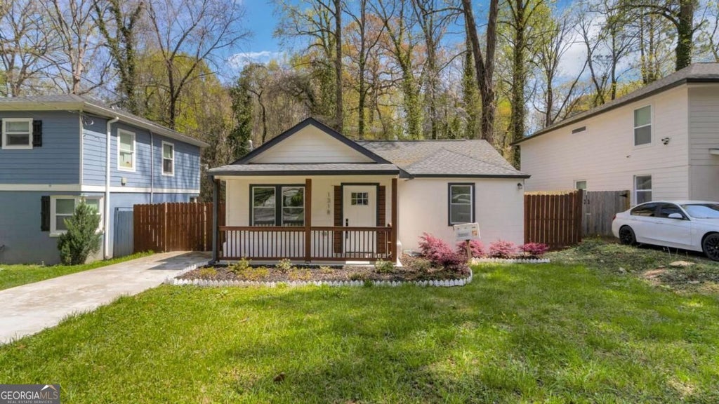 Photo of 1318 Graymont Drive SW, Atlanta, GA 30310 (MLS # 10868306)