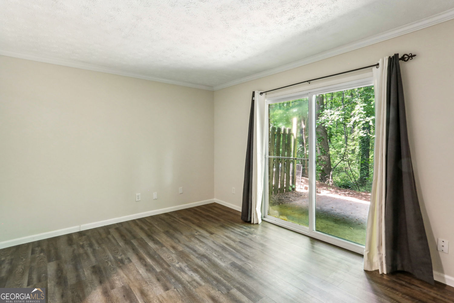 Smyrna, Georgia 30080, United States, 2 Bedrooms Bedrooms, ,2 BathroomsBathrooms,Residential,Active,187111