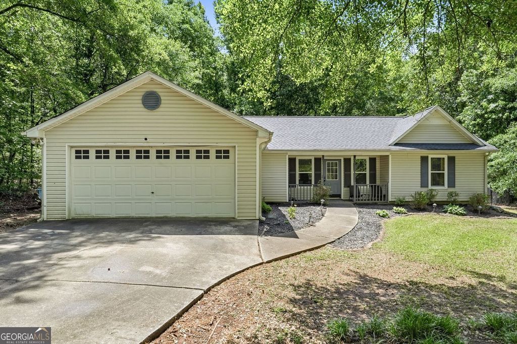 Photo of 131 Homestead Way, Locust Grove, GA 30248 (MLS # 10754693)
