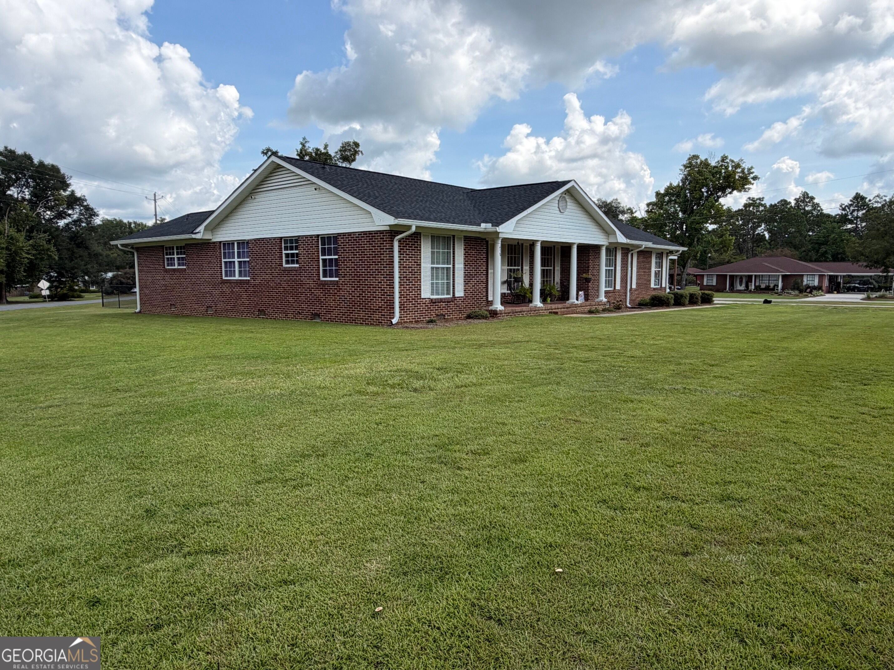 438 W Oglethorpe AVE