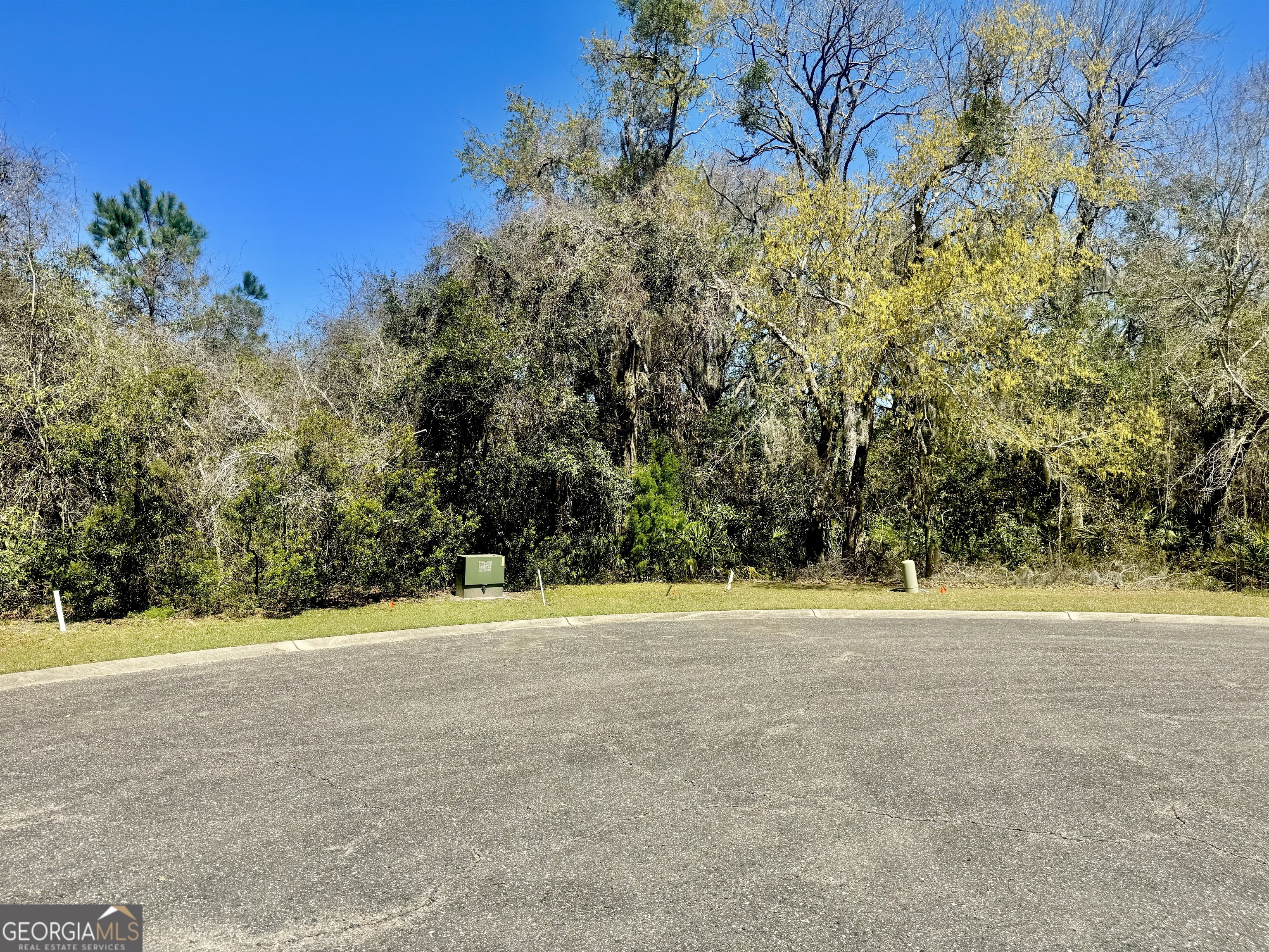 Come build your dream home on the Cul-de-Sac Lot. This is located in a Premier Martime Private Community: Cumberland Harbour. Spend precious time relaxing in 3 community Pools, 6 tennis Courts, 2 Pickle ball Courts,Day Dock for fishing, Boating and kayaking. Coastal living at its finest. A Must see!!! Priced to sell! Bring all offers.