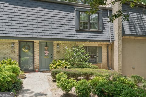 Photo of 140 Amherst Place NW, Atlanta, GA 30327 (MLS # 10802170)