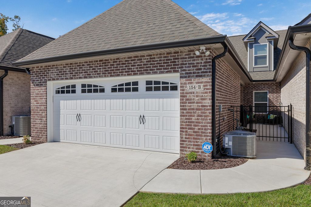 Photo of 154 Founding Way #B, Lookout Mountain, GA 30750 (MLS # 10692344)