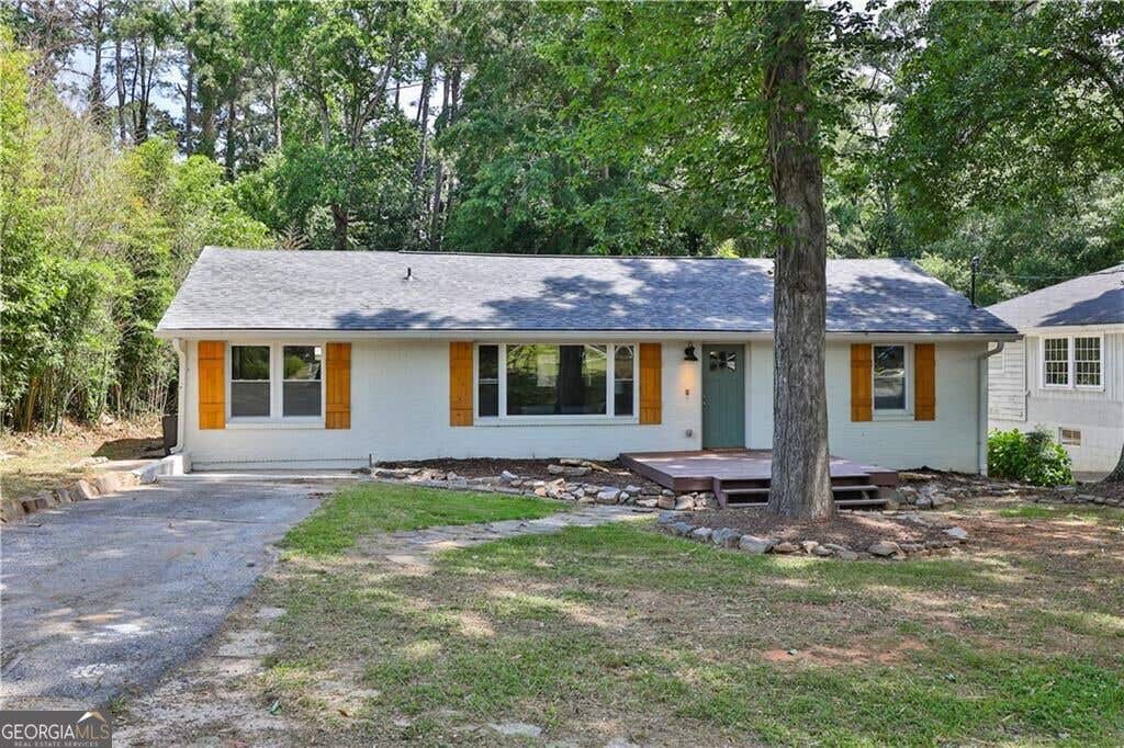 Photo of 1976 Dering Circle NE, Atlanta, GA 30345 (MLS # 10832831)