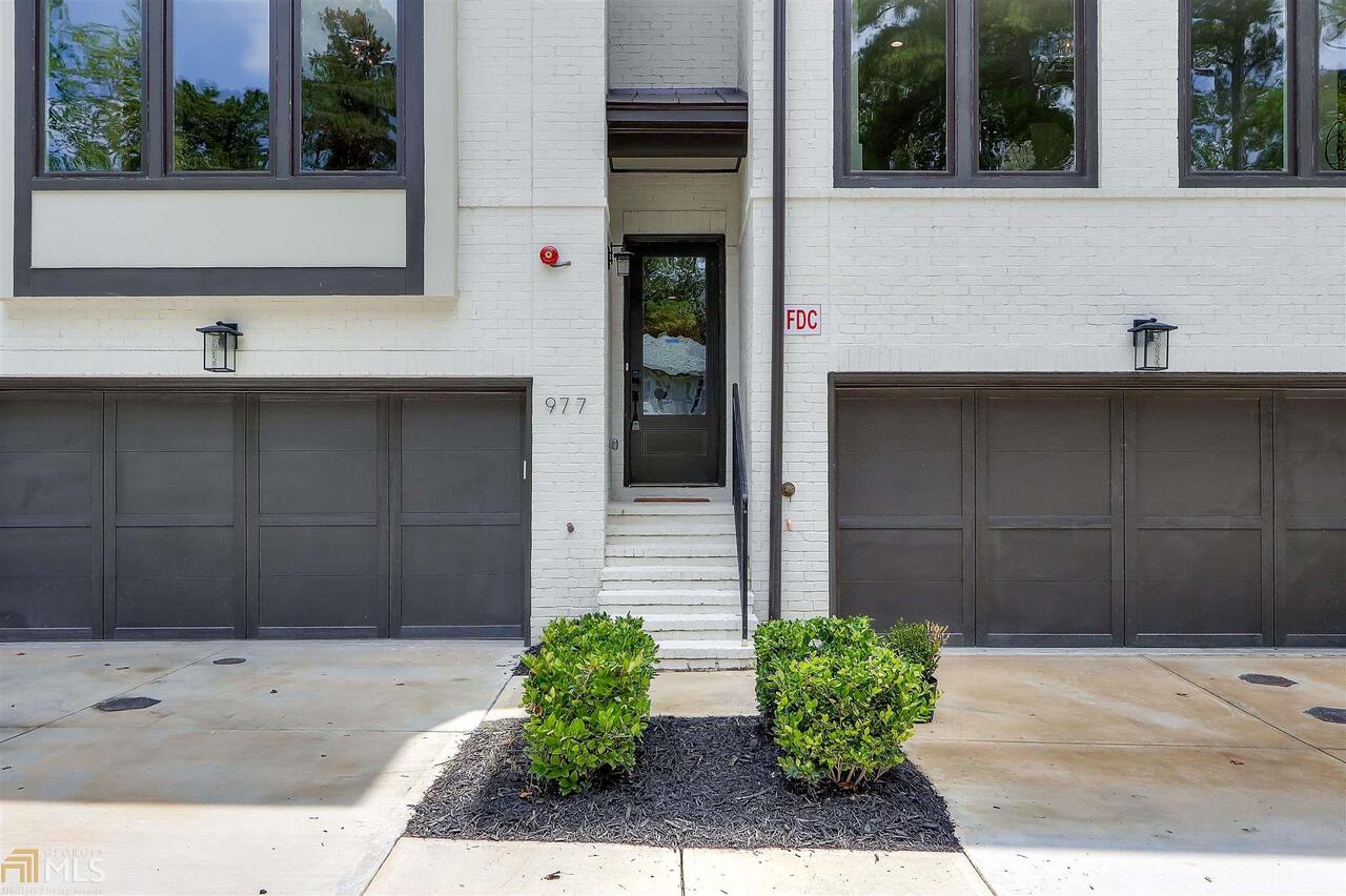 The Row Homes At Phipps - Residential