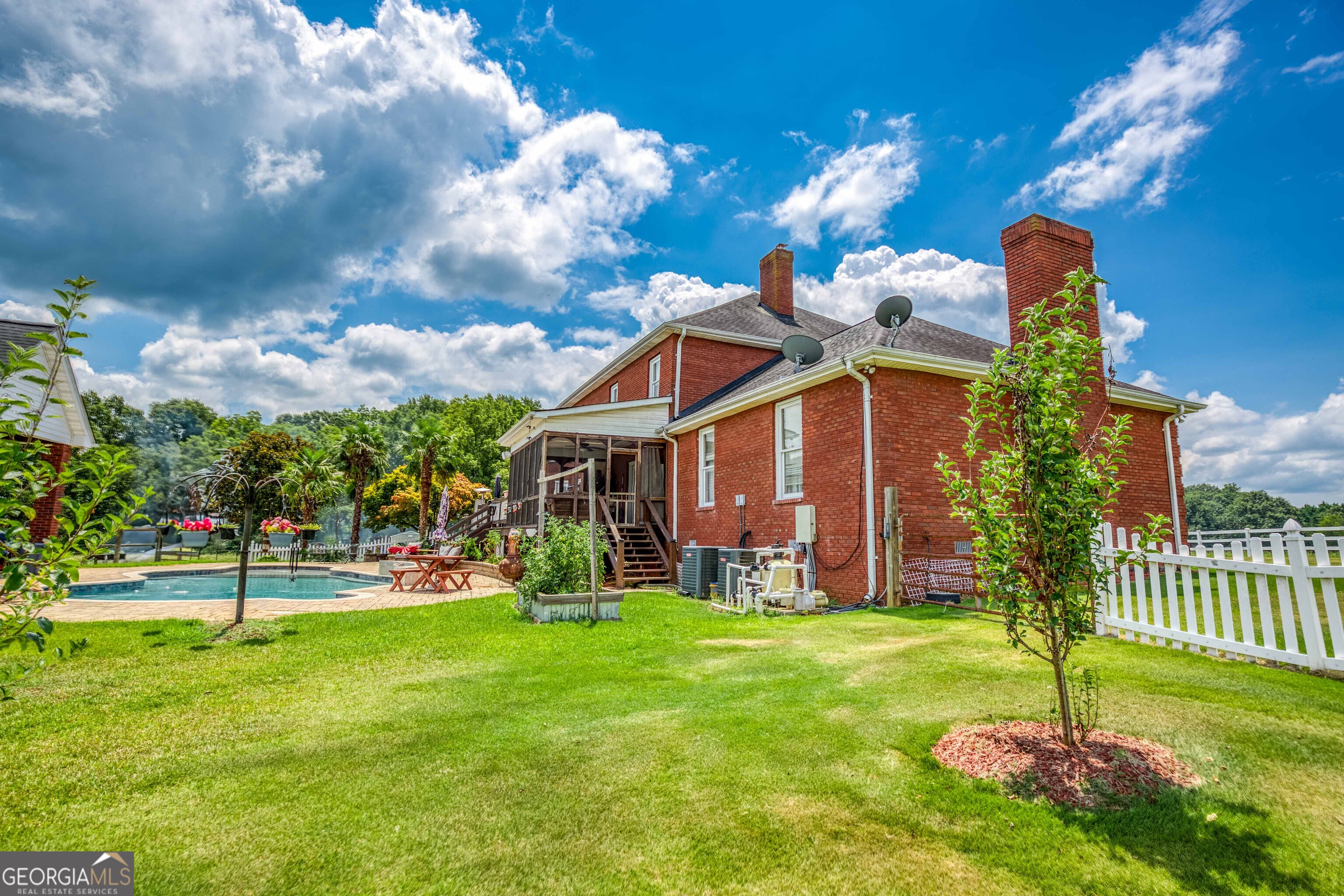 1811 Michael RD
