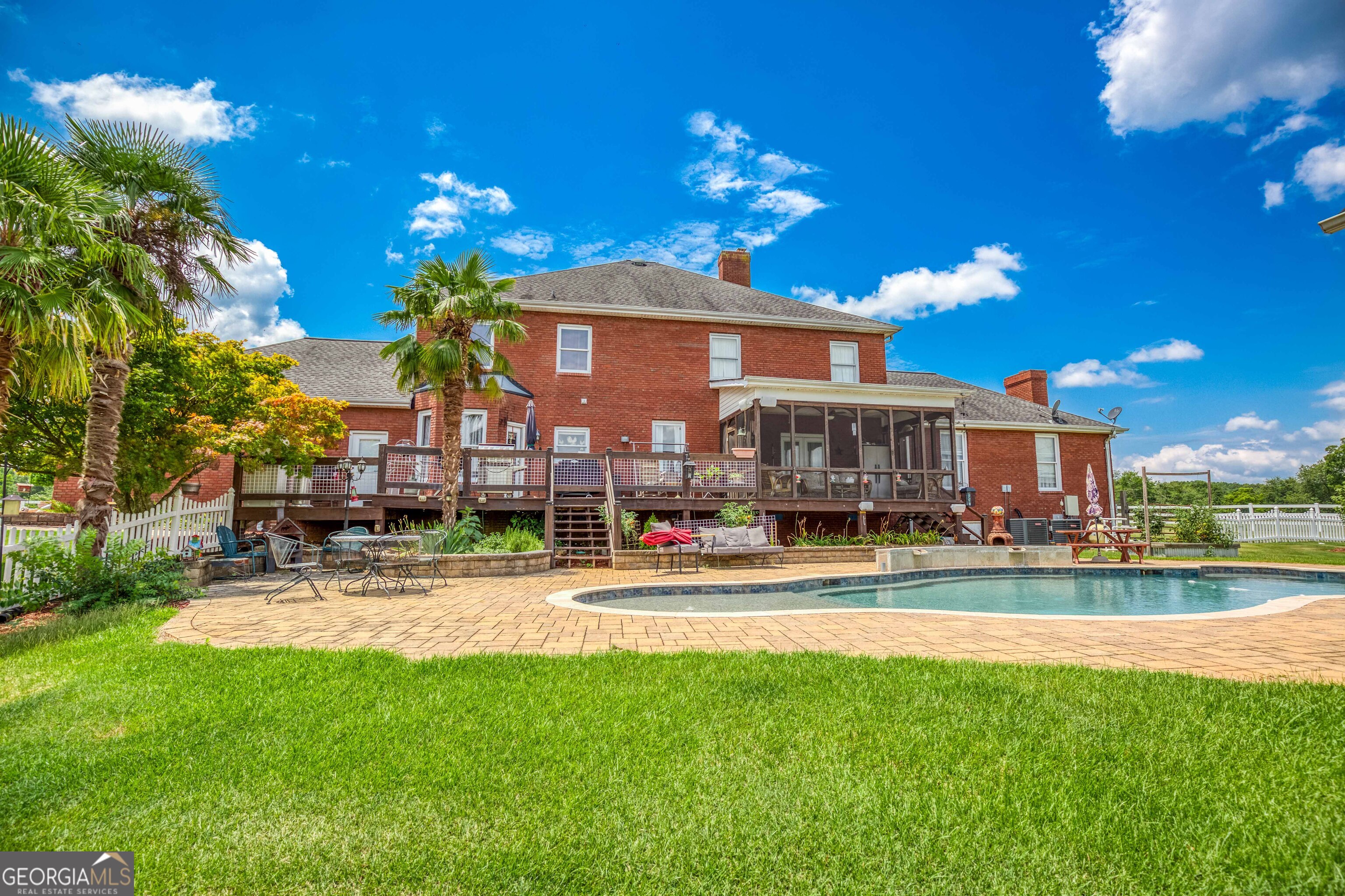 1811 Michael RD