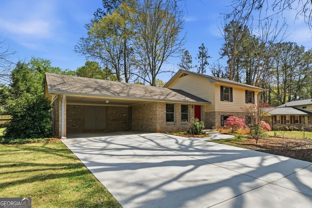 Photo of 1471 Camelot Lane, Tucker, GA 30084 (MLS # 10728373)