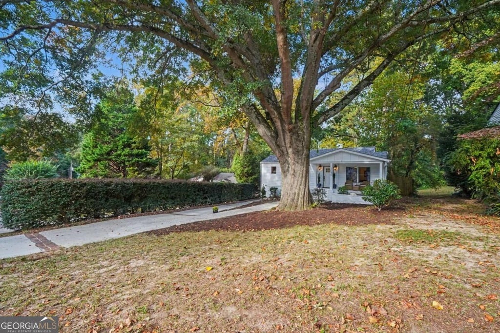 Photo of 1090 Janes Lane NE, Atlanta, GA 30324 (MLS # 10881211)