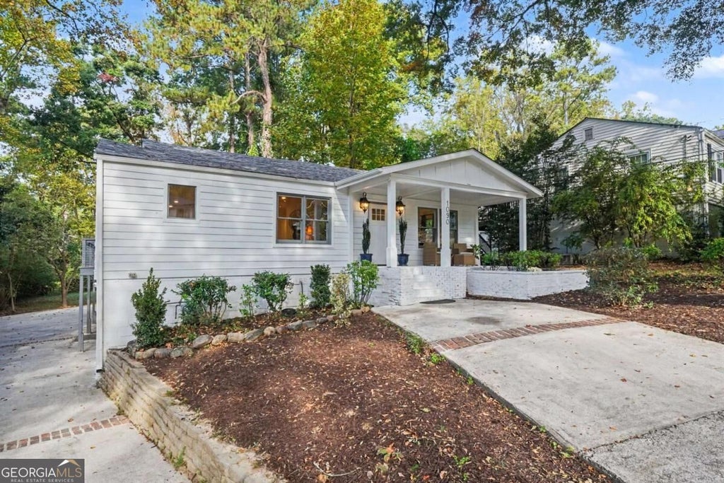 Photo of 1090 Janes Lane NE, Atlanta, GA 30324 (MLS # 10881211)