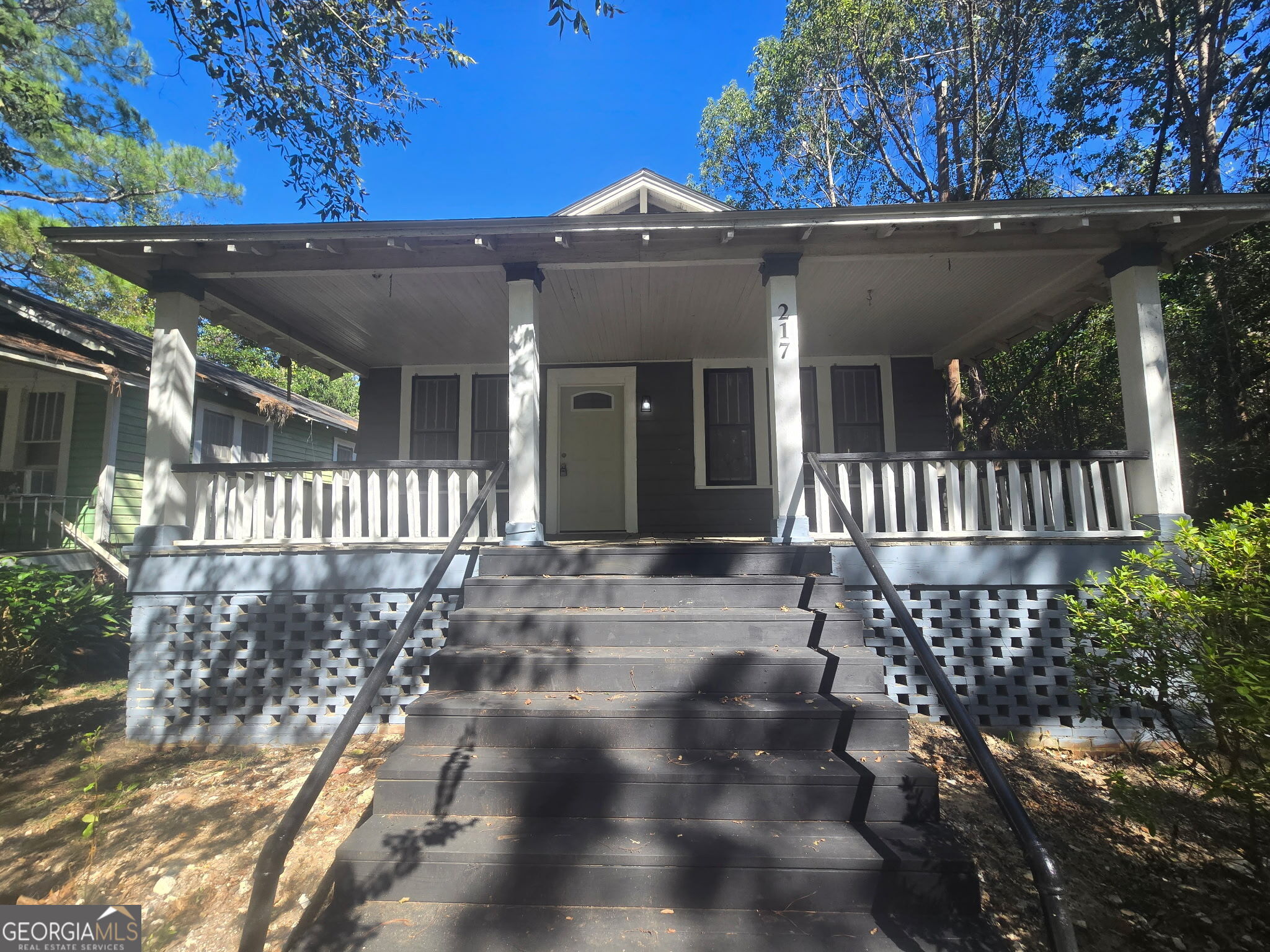 217 W 2nd AVE