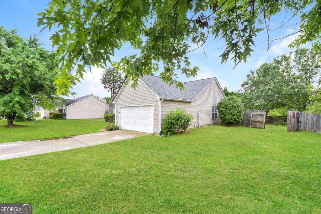Photo of 1525 Julianna Drive, Loganville, GA 30052 (MLS # 10818323)
