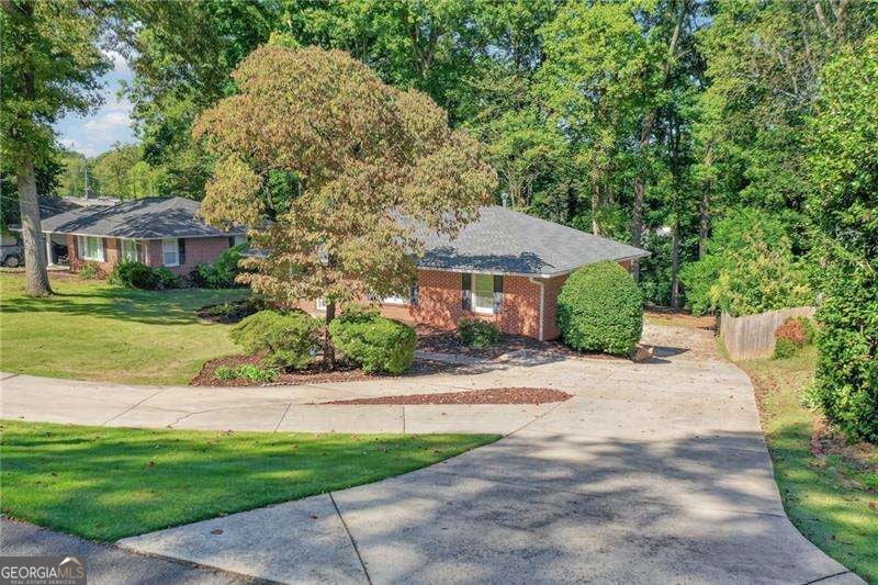 Photo of 2085 Clearwater Drive, Marietta, GA 30067 (MLS # 10872712)