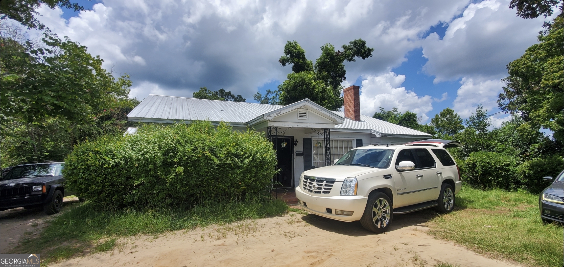 This property is currently rented. Great for investor. Or good to make it your own. Located in the city so convenient to shopping, etc.