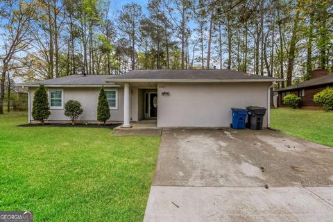 Photo of 8404 Park Ridge Lane, Riverdale, GA 30274 (MLS # 10653875)