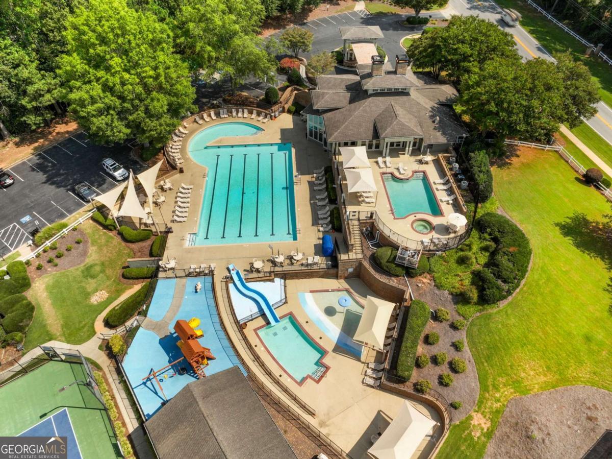 894 Fairview Club CIR