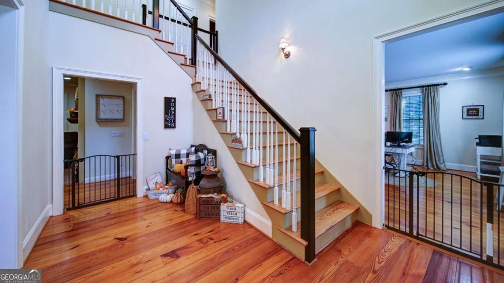 Photo of 5580 Point West Drive, Oakwood, GA 30566 (MLS # 10629844)