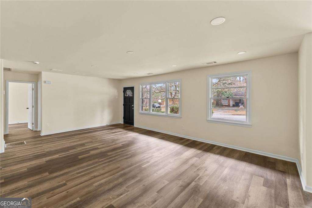 188 Oak DR SE