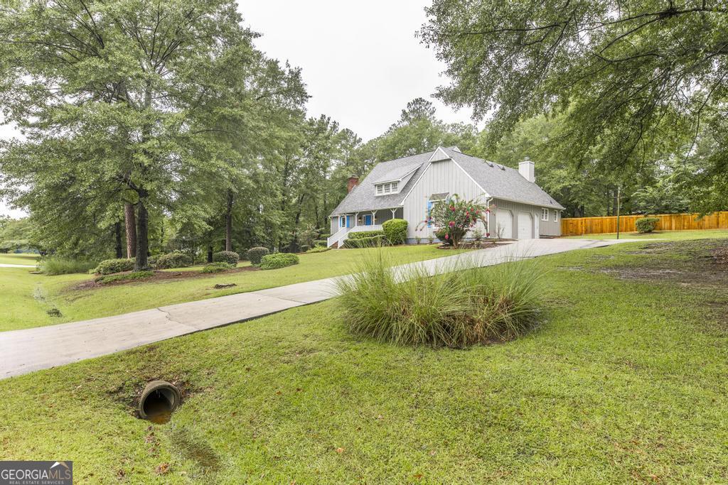 2667 Governor Macdonald LN