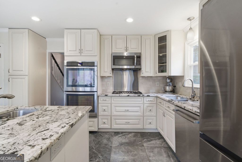 Photo of 3565 Garrards Crossing NE, Roswell, GA 30075 (MLS # 10736362)