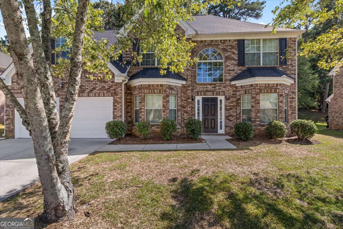 This is a fantastic home located in a quiet subdivision, conveniently close to interstates. It features a large floor plan and has been well maintained. The home includes a formal dining room and a cozy family room with a fireplace. The updated kitchen offers a breakfast area, and the spacious master bedroom comes with an en suite bathroom featuring double vanities, as well as a separate tub and shower. There is plenty of room for any family to enjoy. Don't miss out on this opportunity!
