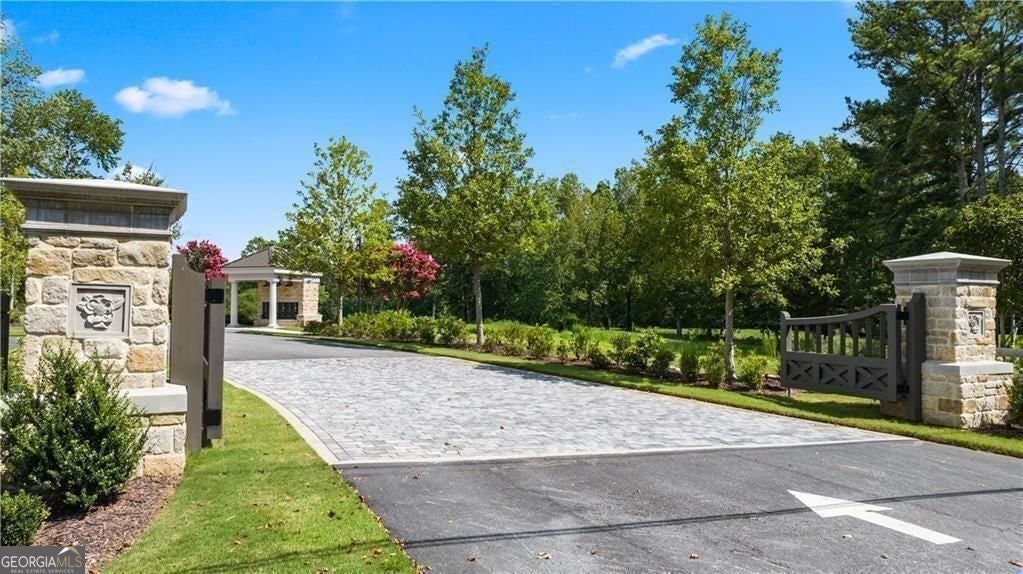 2027 Magnolia LN