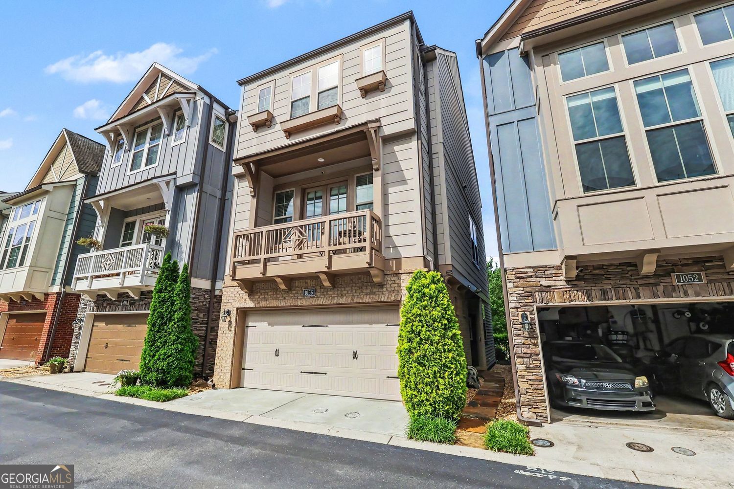 1056 Moorewood LN