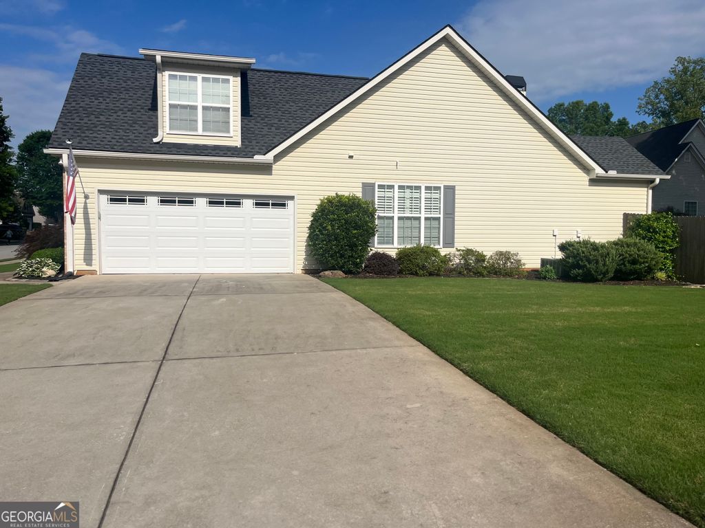 Photo of 10 Village Park Drive, Newnan, GA 30265 (MLS # 10763157)