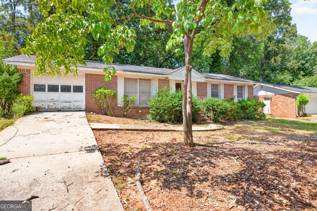 Photo of 526 Stonewood Drive, Stone Mountain, GA 30087 (MLS # 10841805)