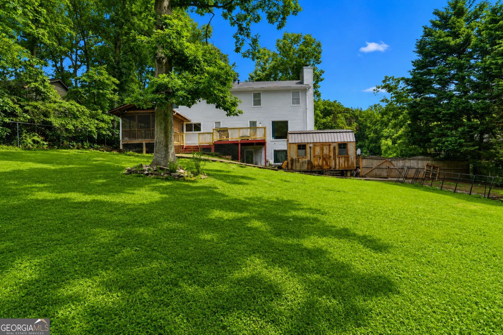 305 Saint Patrick DR SW