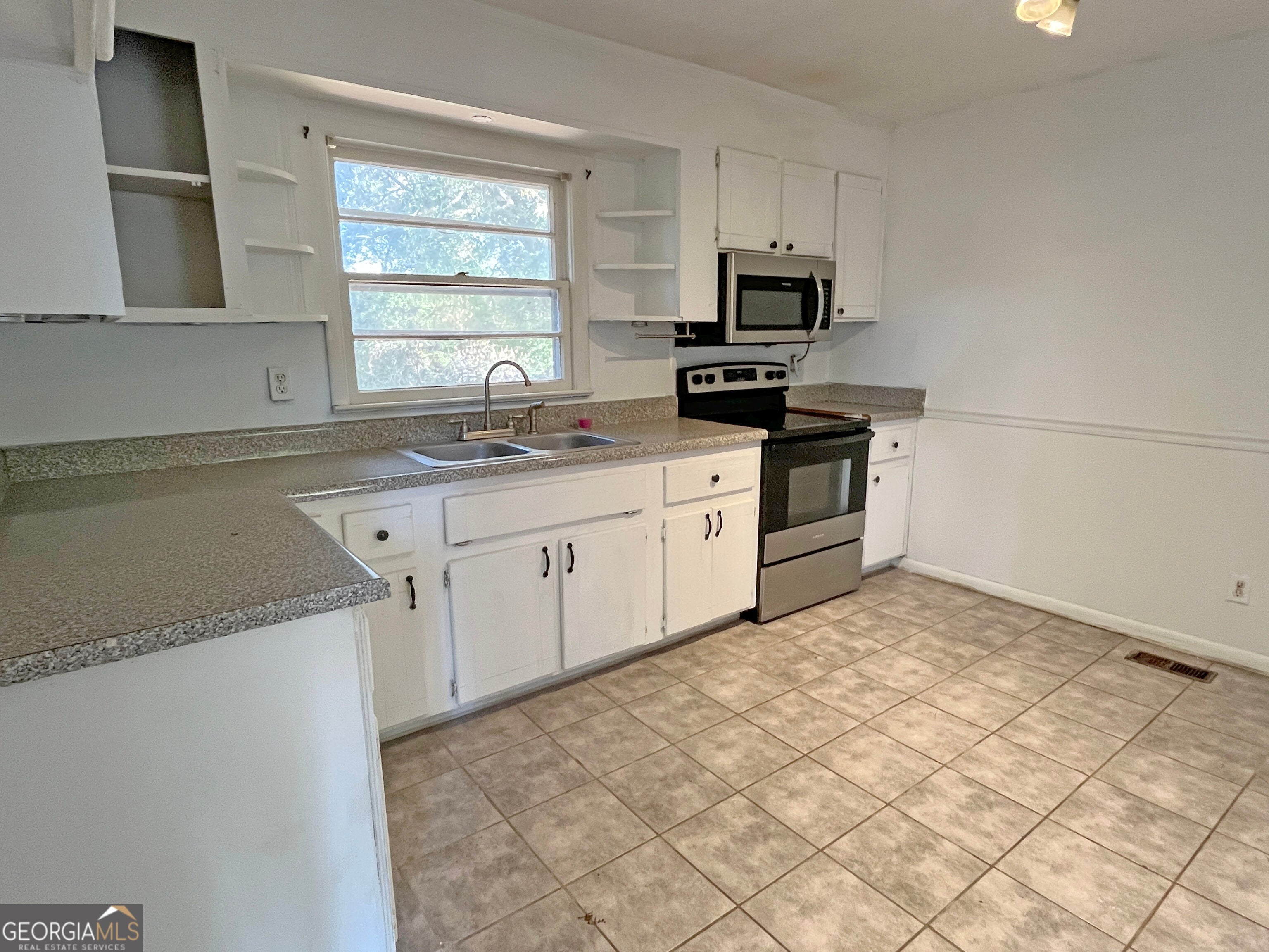 9 Wisteria DR SE