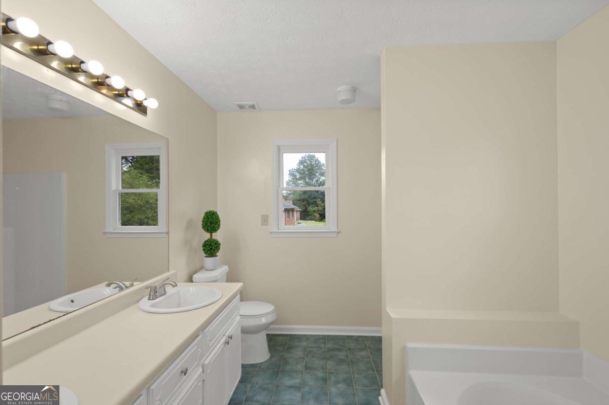 1891 Riverchase CIR NE