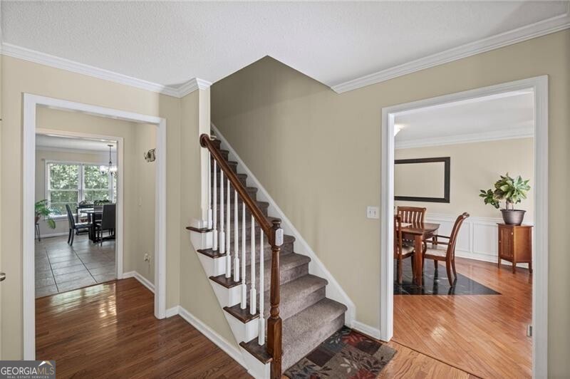 1079 Angel LN