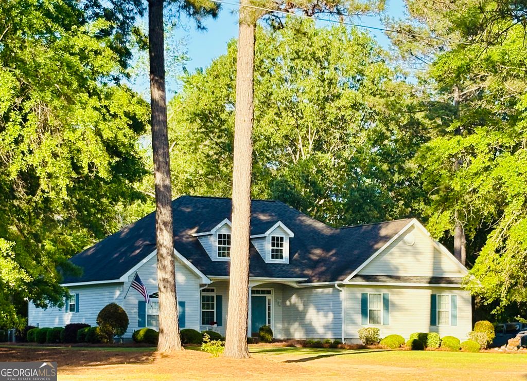 Photo of 733 Flanders Lane, Dublin, GA 31021 (MLS # 10742000)