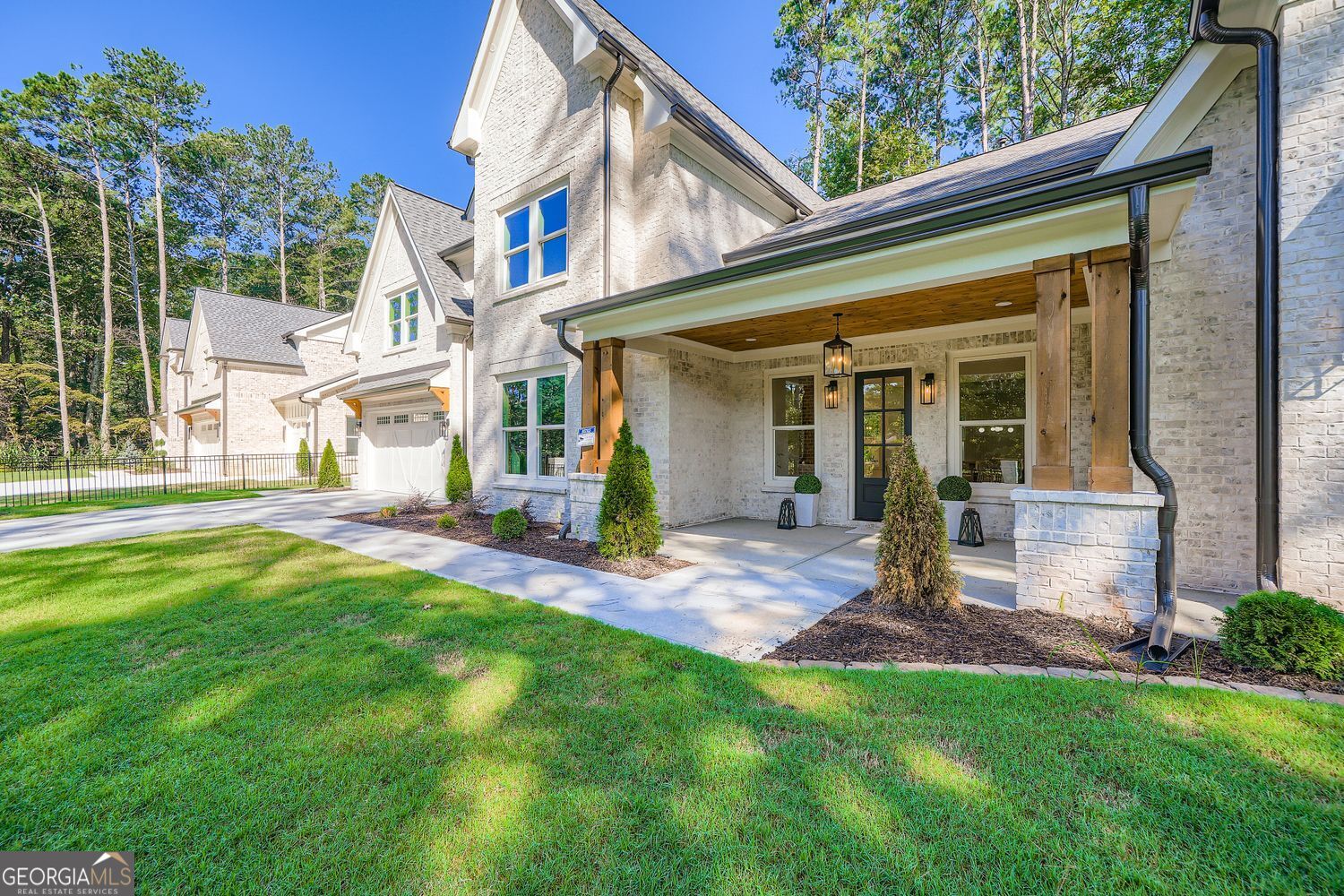 2625 Beverly LN