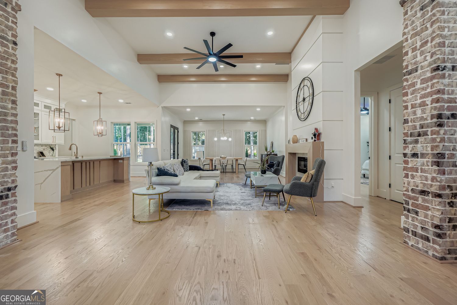 2625 Beverly LN