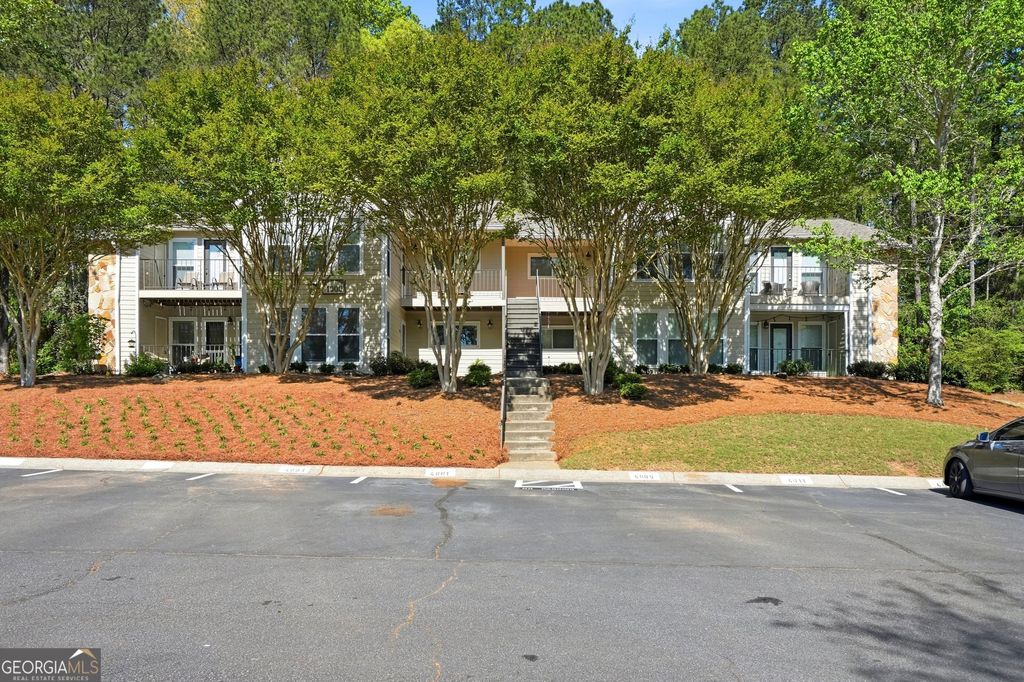 Photo of 4013 Lake Pointe Circle, Roswell, GA 30075 (MLS # 10730527)