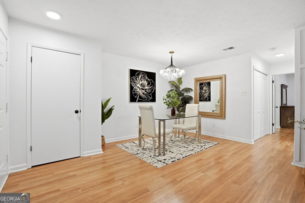 Photo of 4013 Lake Pointe Circle, Roswell, GA 30075 (MLS # 10730527)