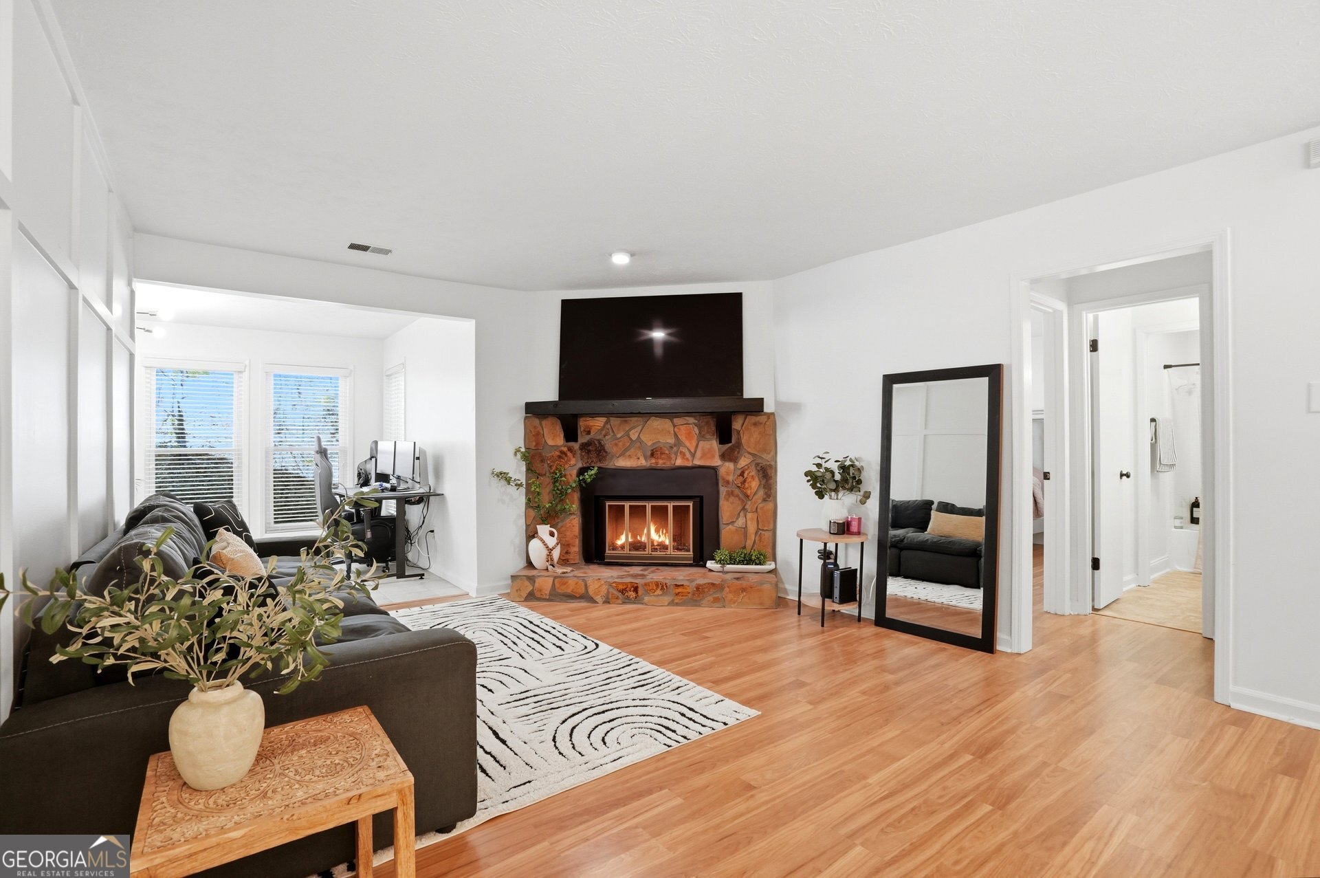 4013 Lake Pointe CIR