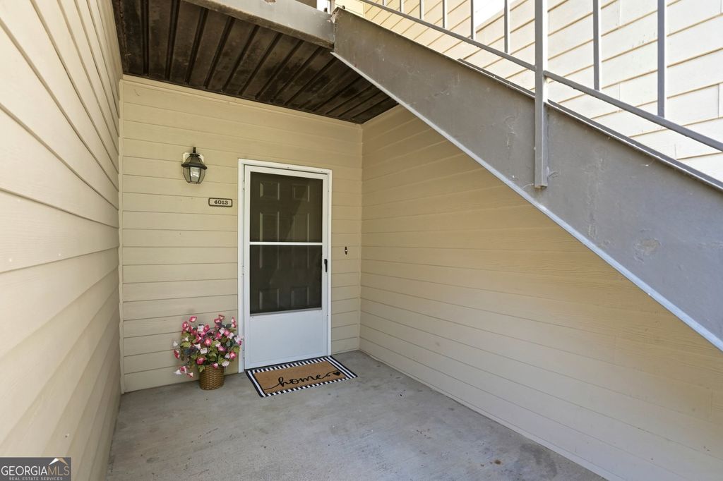 Photo of 4013 Lake Pointe Circle, Roswell, GA 30075 (MLS # 10730527)