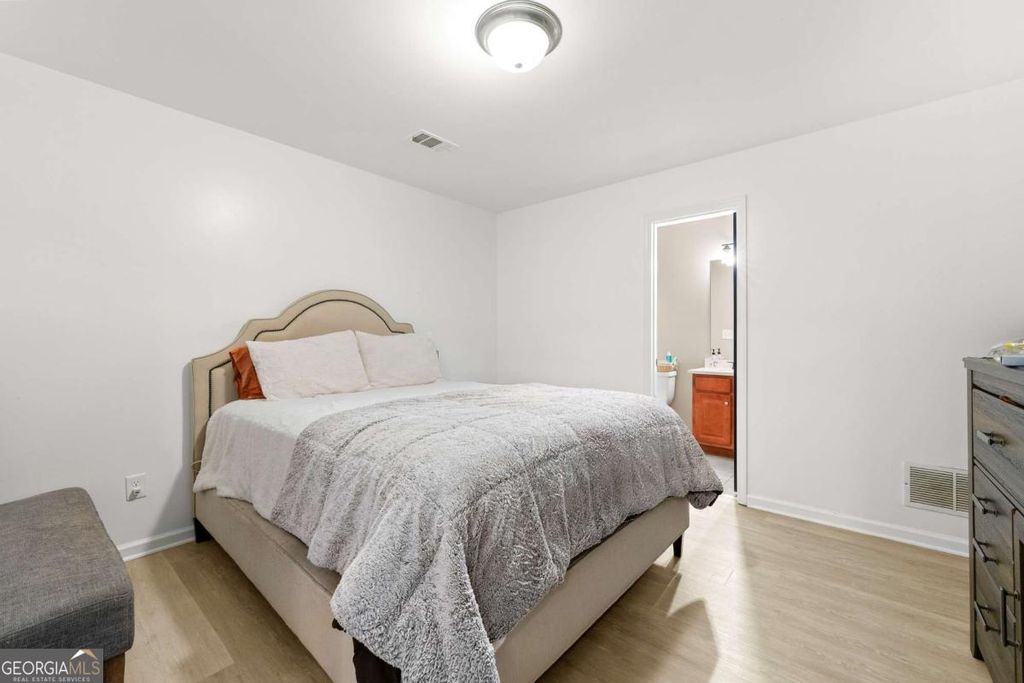 Photo of 1501 Glen Ivy #BLDG 15, Marietta, GA 30062 (MLS # 10685439)