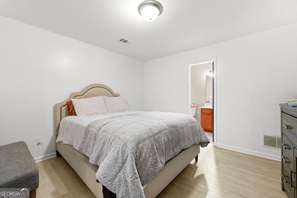 Photo of 1501 Glen Ivy #BLDG 15, Marietta, GA 30062 (MLS # 10685439)