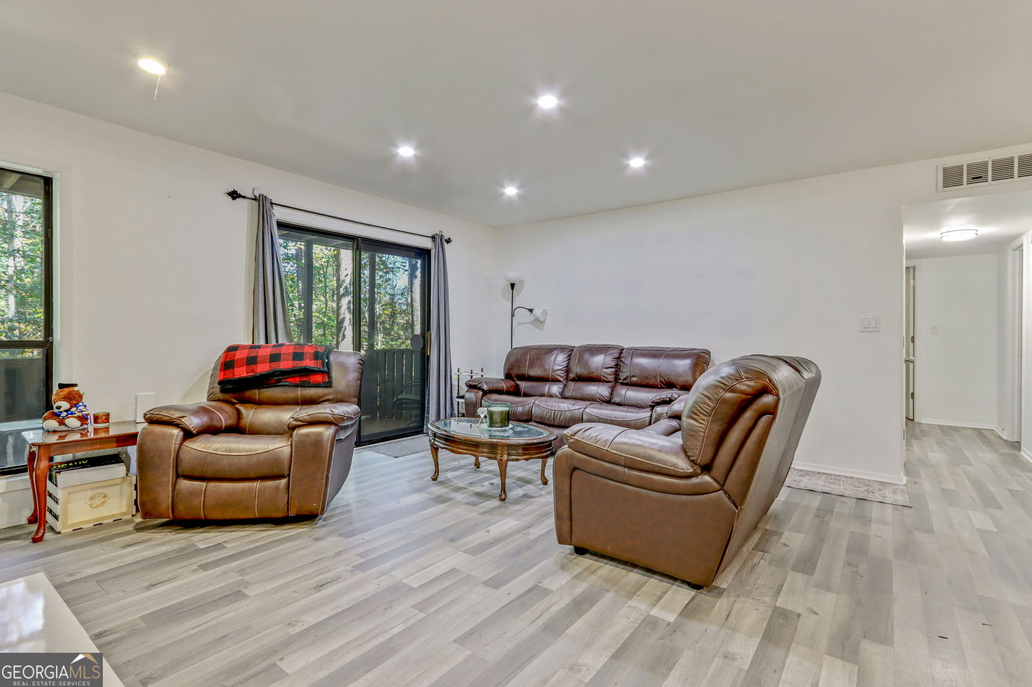 205 Woodcliff DR 205